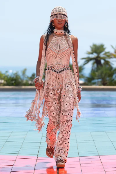 Look 3